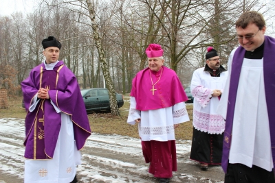 Wizytacja Biskupa w Owieczkach-3