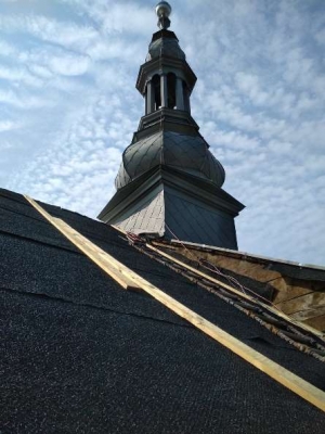 Zdjęcia z koncowej części remontu dachu kościoła-35